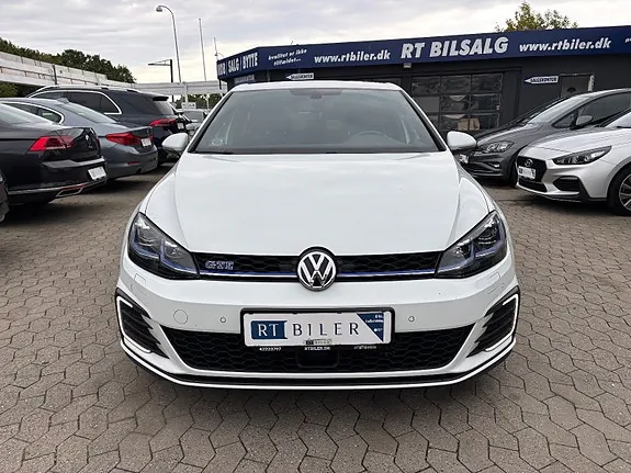 Volkswagen Golf 2018 photo 2