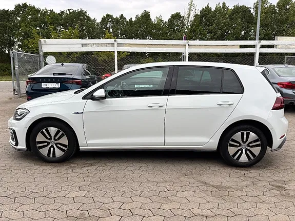 Volkswagen Golf 2018 photo 4