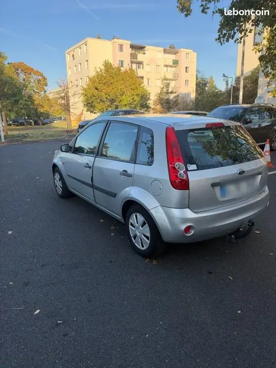 Ford Fiesta 2008 photo 2