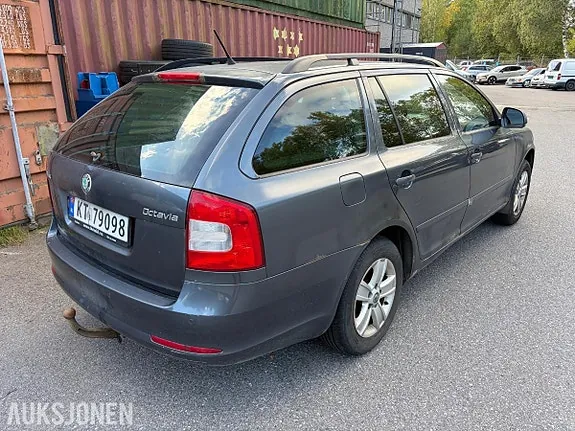 Skoda Octavia 2010 photo 5