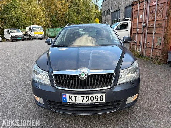Skoda Octavia 2010 photo 2