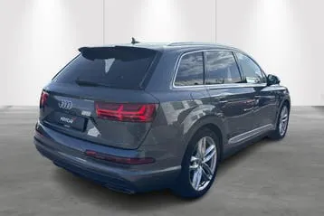 Audi Q7 2015 photo 2