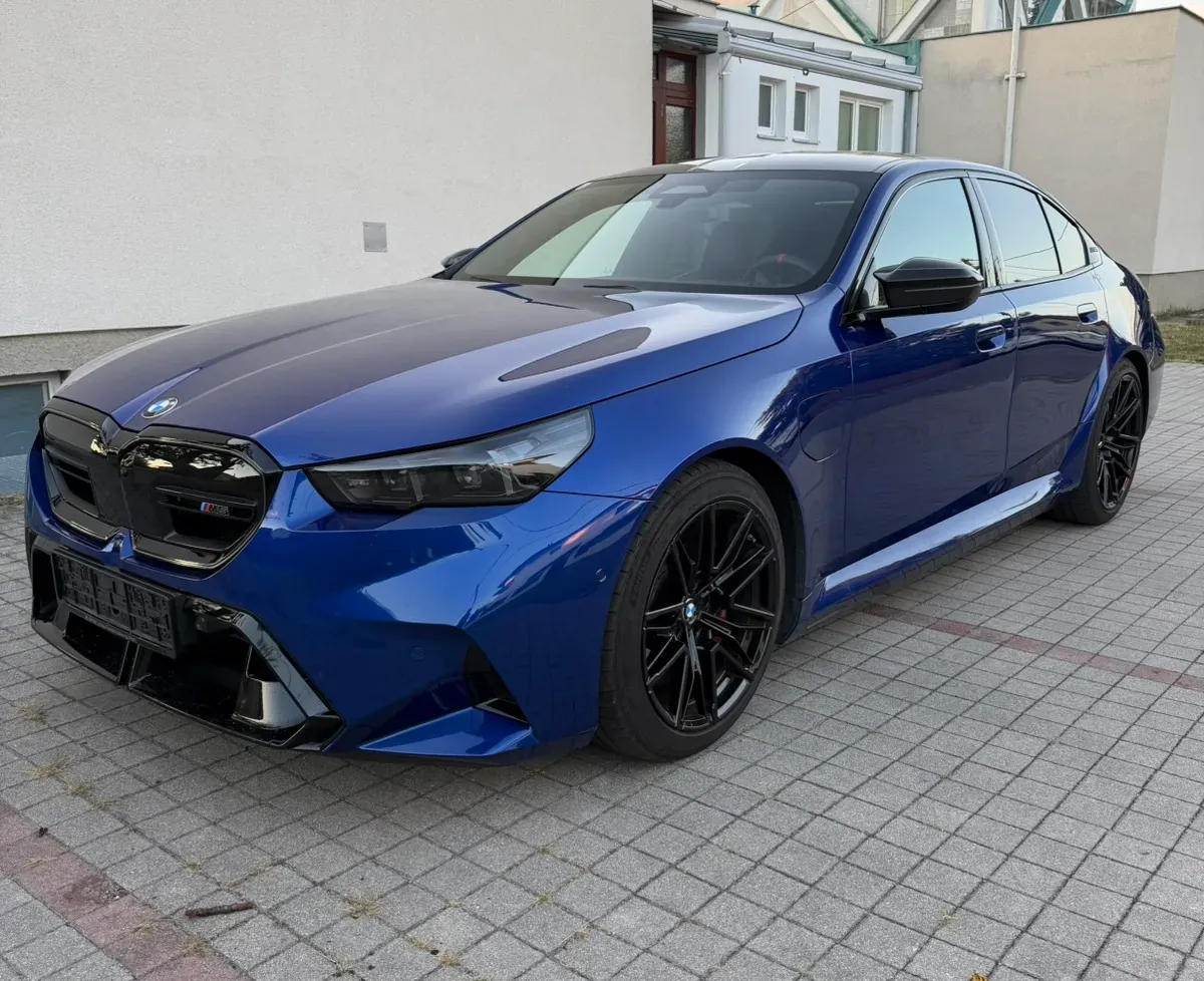 BMW 5 Series 2025 photo 2