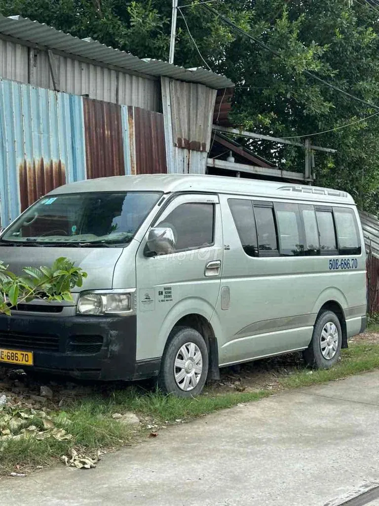 Toyota Hiace 2009 photo 2