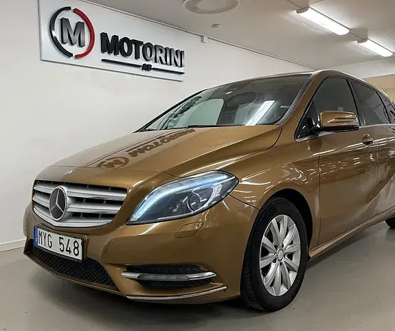Mercedes-Benz B 180 2013 photo 2