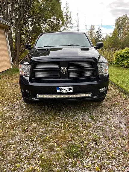 Ram 1500 2011 photo 2