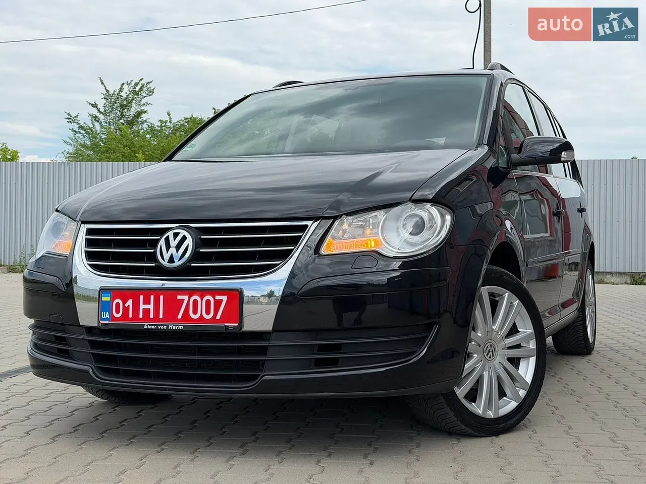 Volkswagen Touran 2008 photo 2