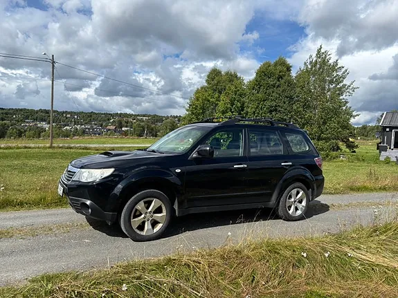Subaru Forester 2010 photo 2