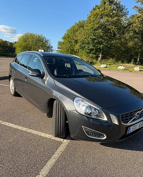 Volvo V60 2011 photo 2