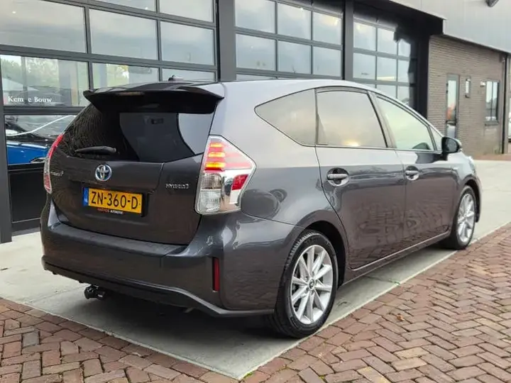 Toyota Prius 2019 photo 2