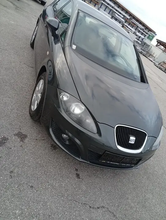 Seat Leon 2011 photo 2