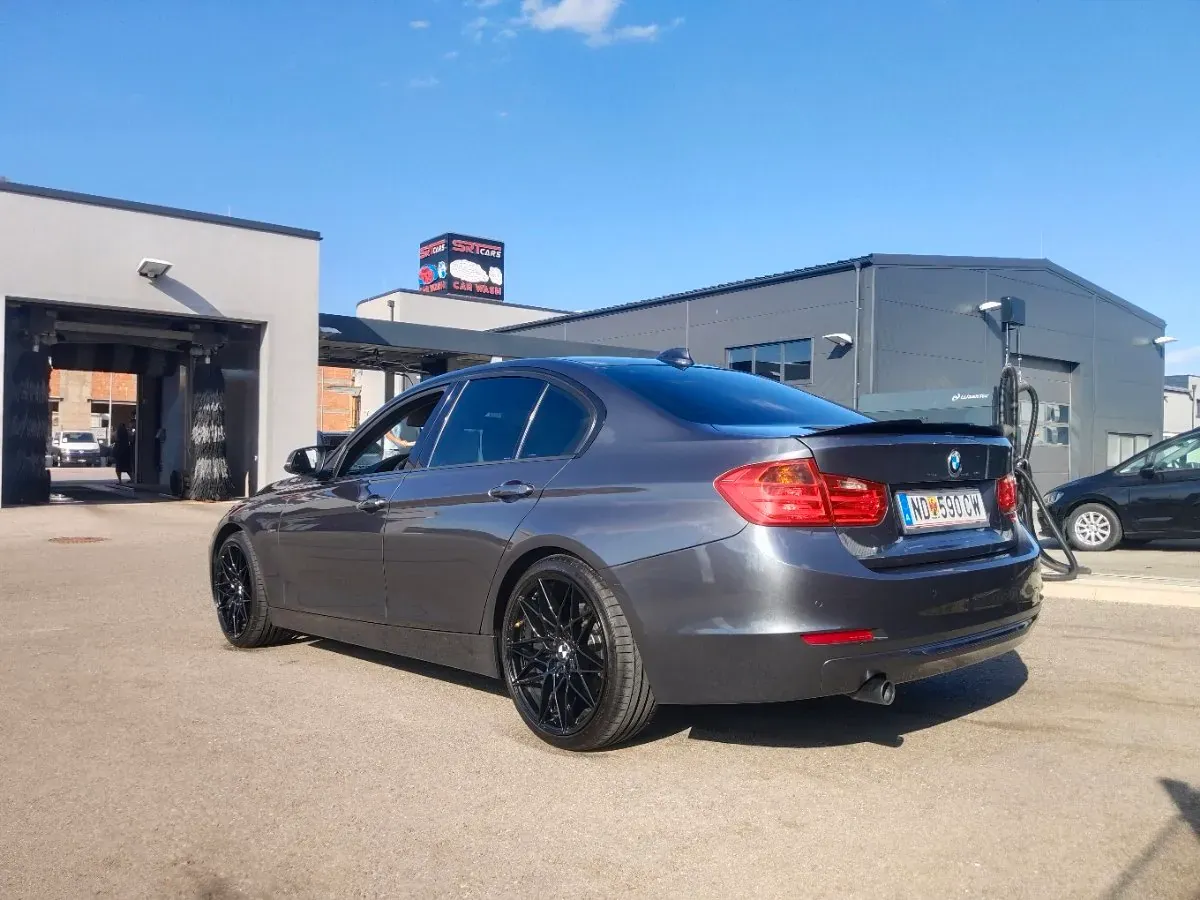 BMW 3 Series 2012 photo 2
