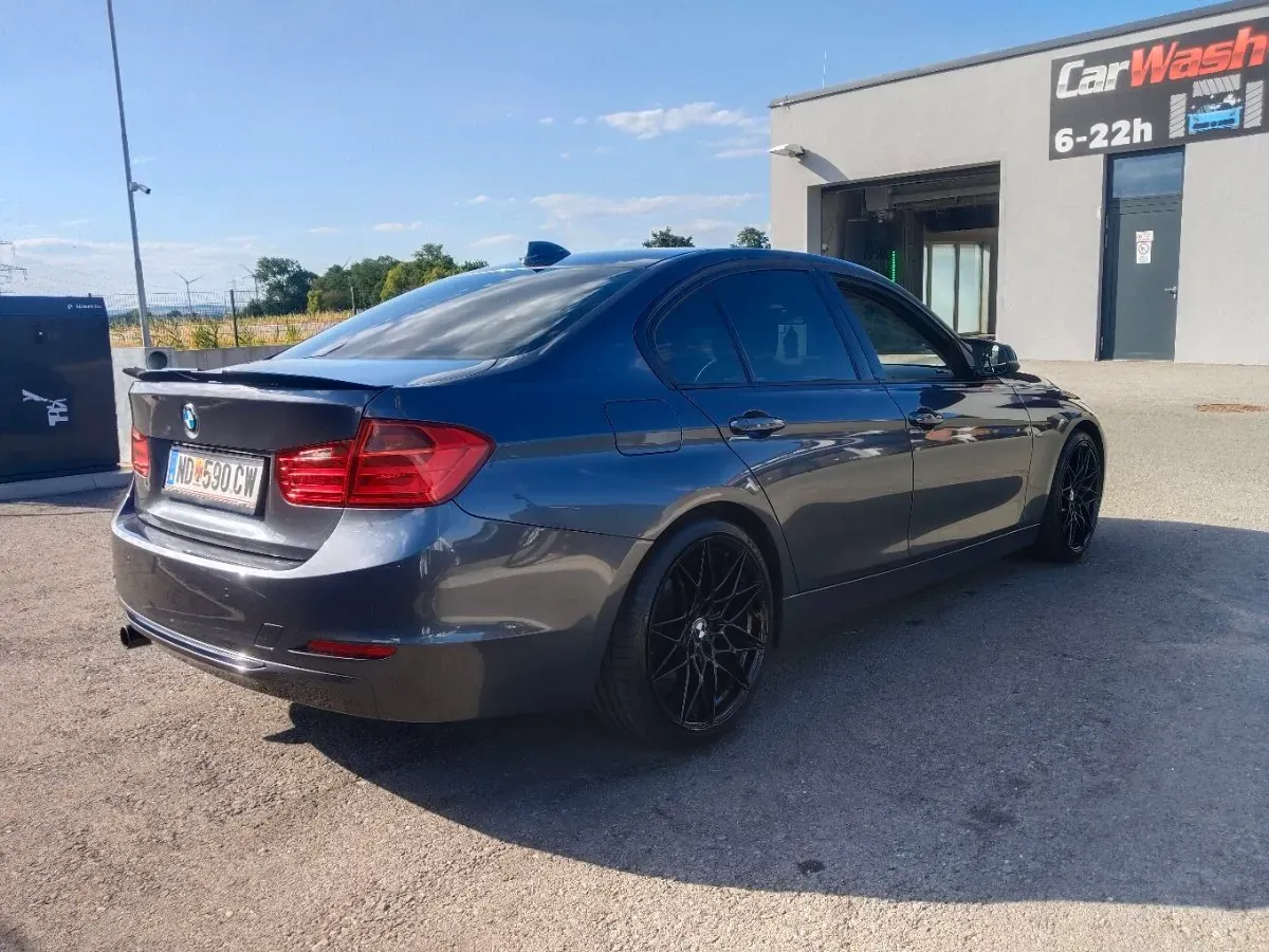 BMW 3 Series 2012 photo 3