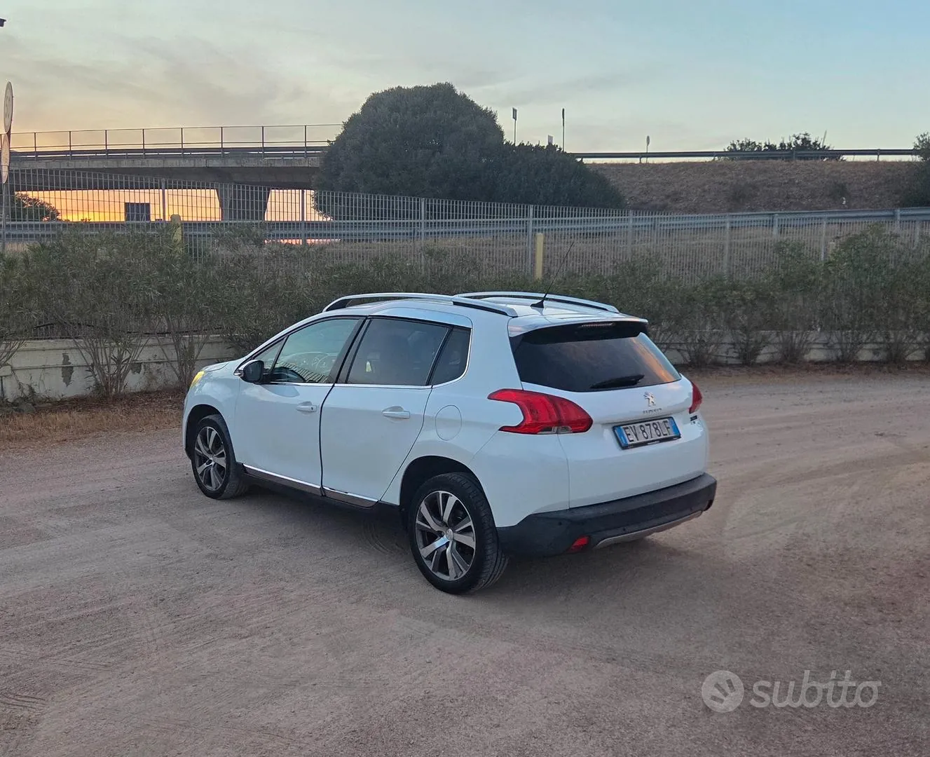 Peugeot 2008 2015 photo 4