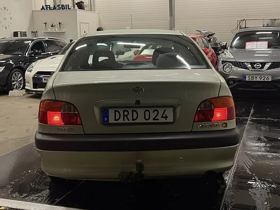 Toyota Avensis 1998 photo 4