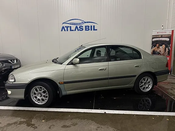 Toyota Avensis 1998 photo 2