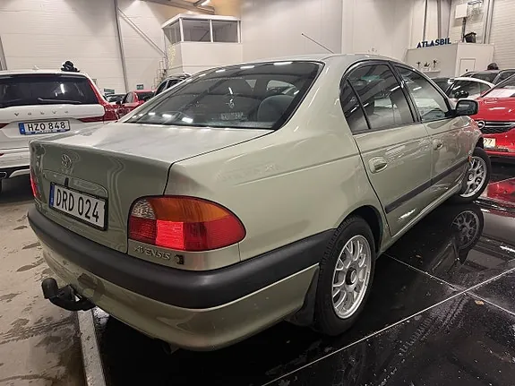 Toyota Avensis 1998 photo 5