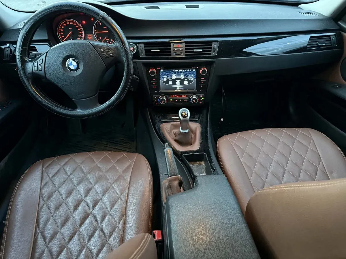 BMW 3 Series 2009 photo 2