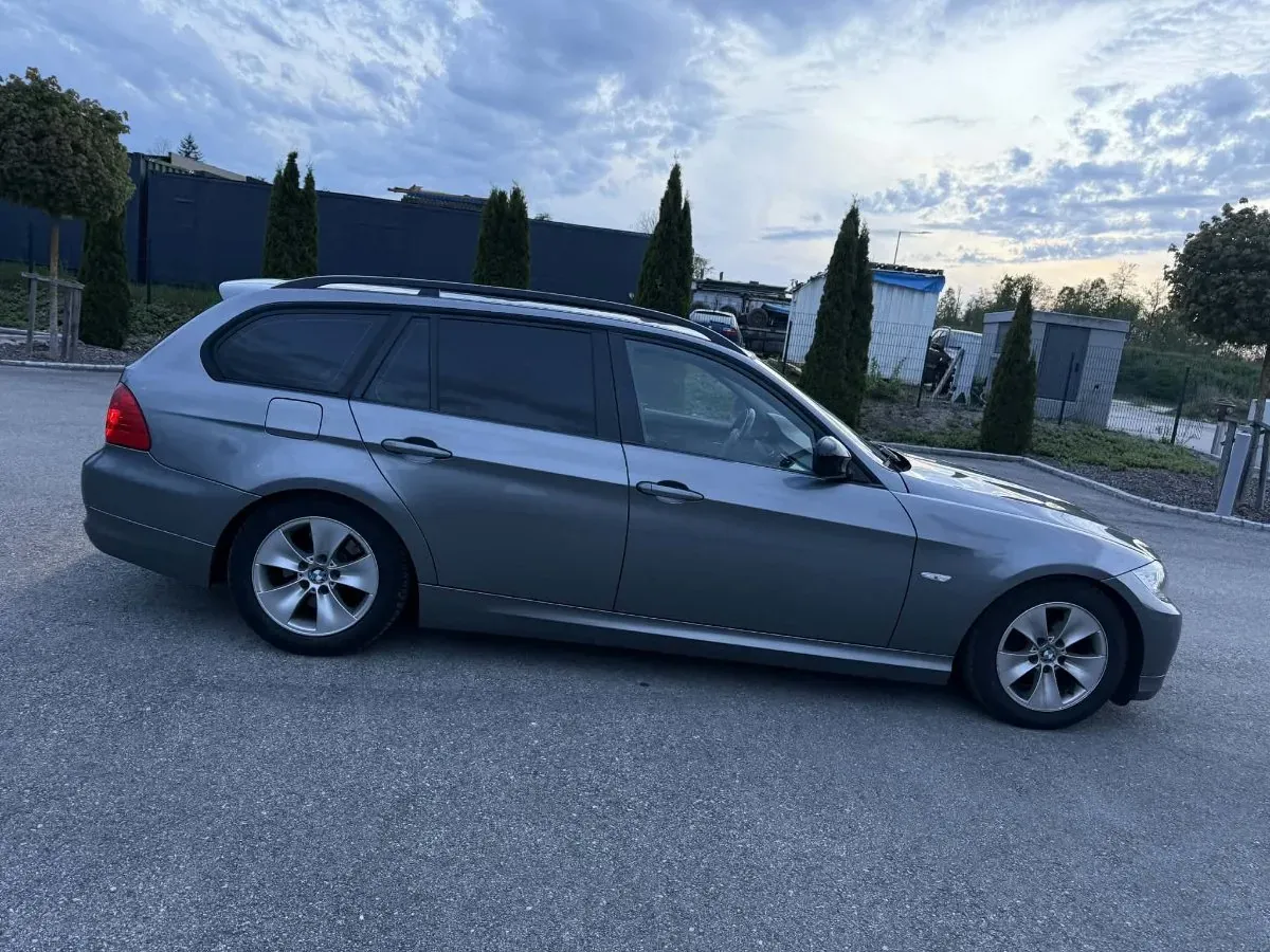 BMW 3 Series 2009 photo 3
