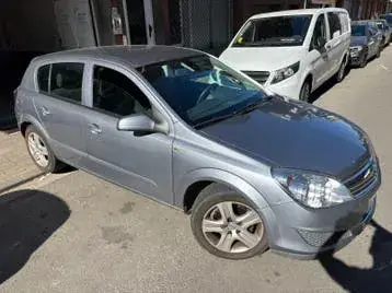 Opel Astra 2009 photo 2