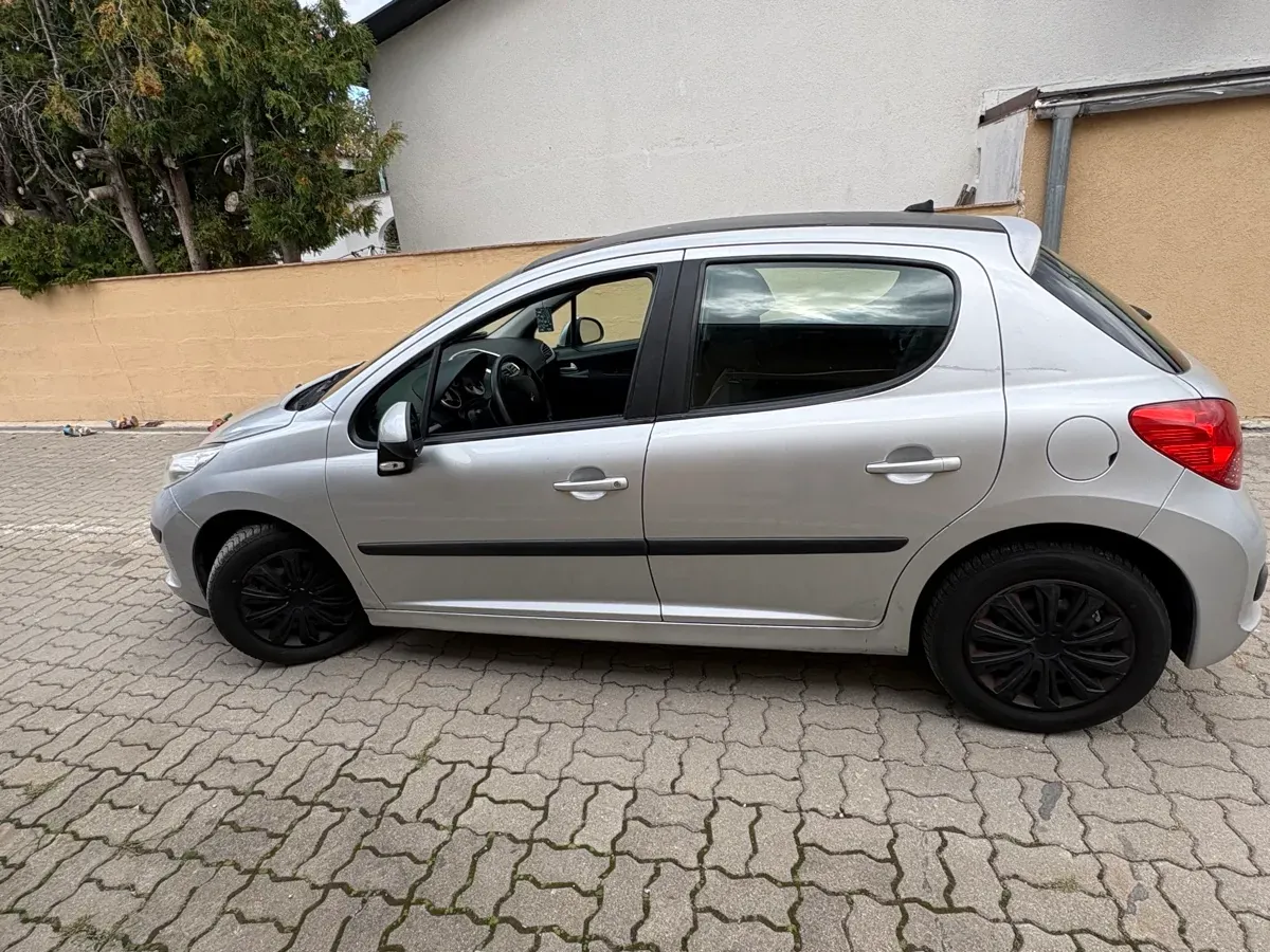 Peugeot 207 2007 photo 3
