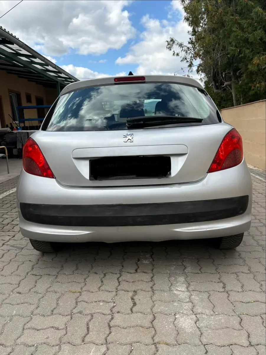 Peugeot 207 2007 photo 2