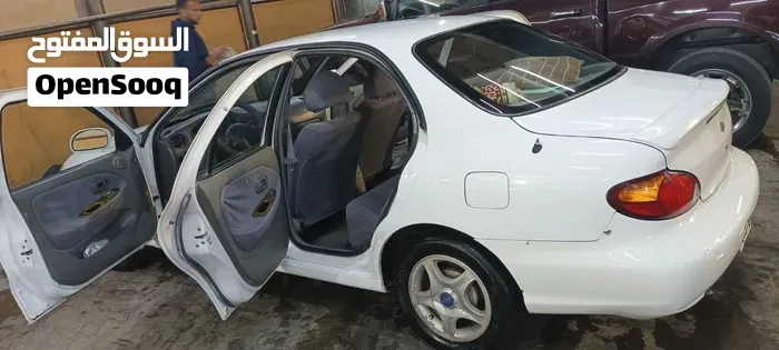 Hyundai Avante 1998 photo 2