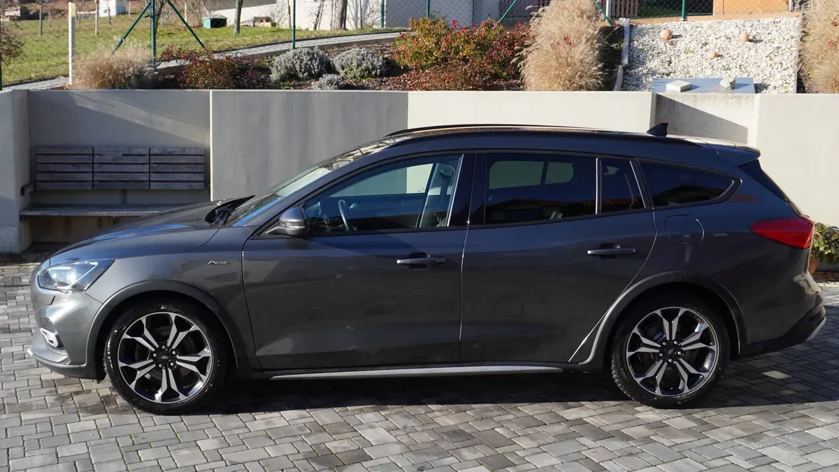 Ford Focus Traveller 2019 photo 2
