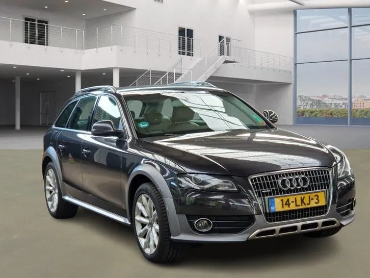 Audi A4 2010 photo 2