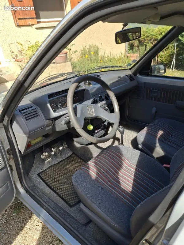 Peugeot 205 1991 photo 2
