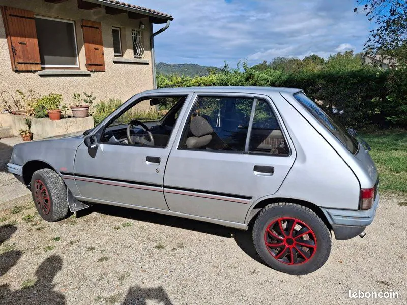 Peugeot 205