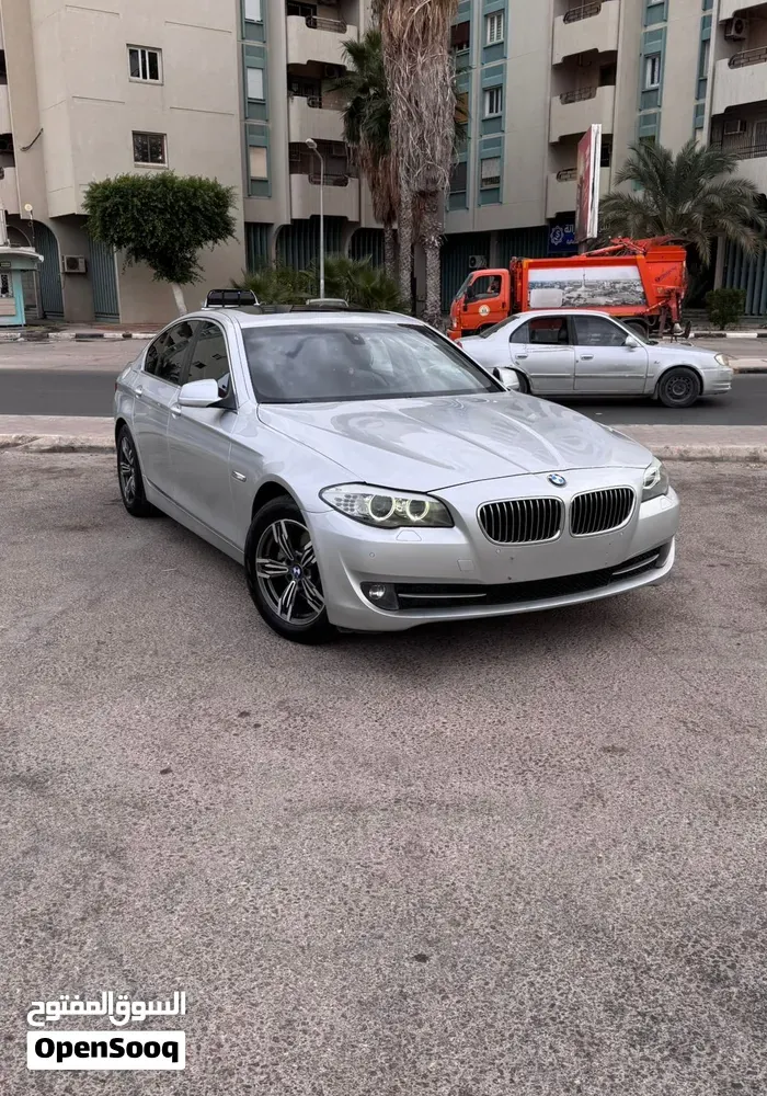 BMW 5 Series 2011 photo 2