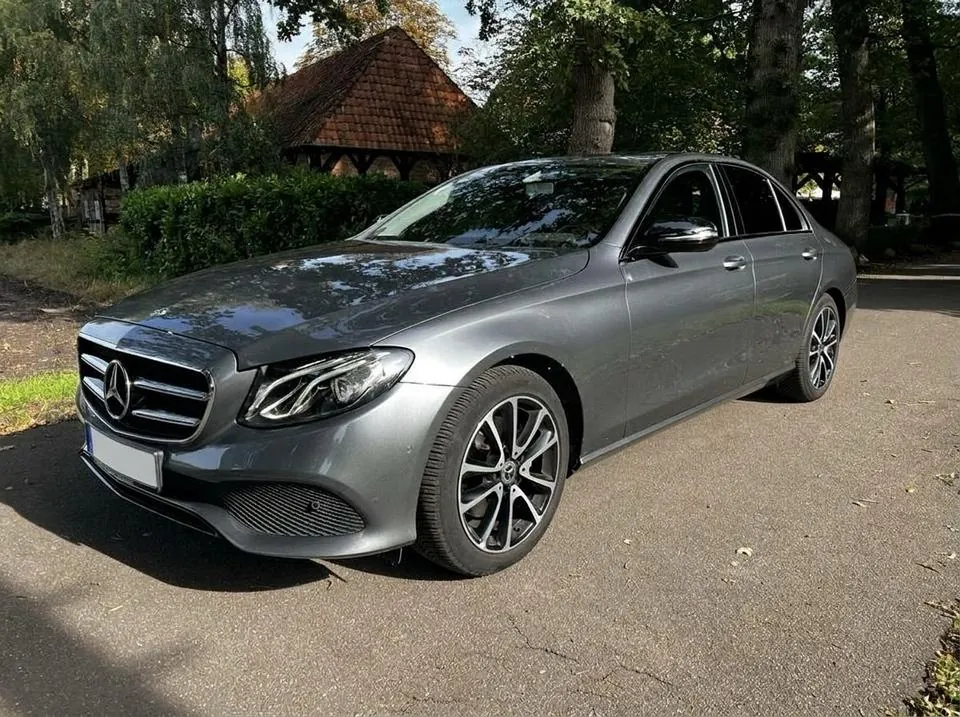 Mercedes-Benz E200