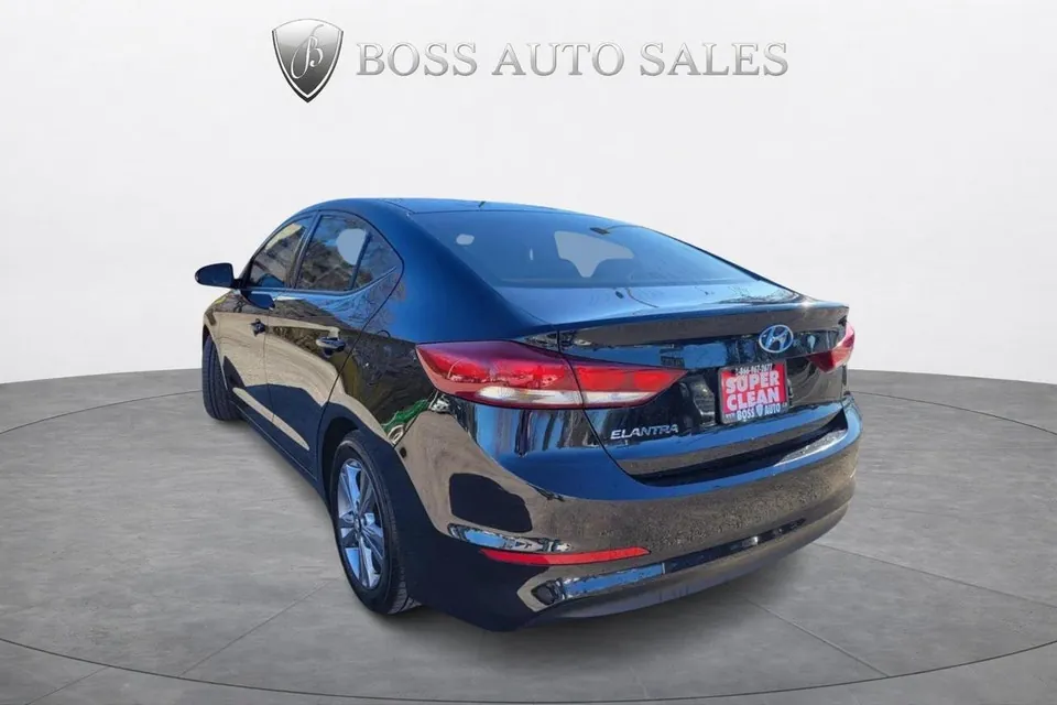 Hyundai Elantra 2017 photo 3