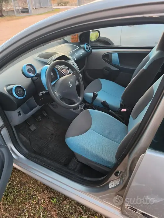 Peugeot 107 2008 photo 4