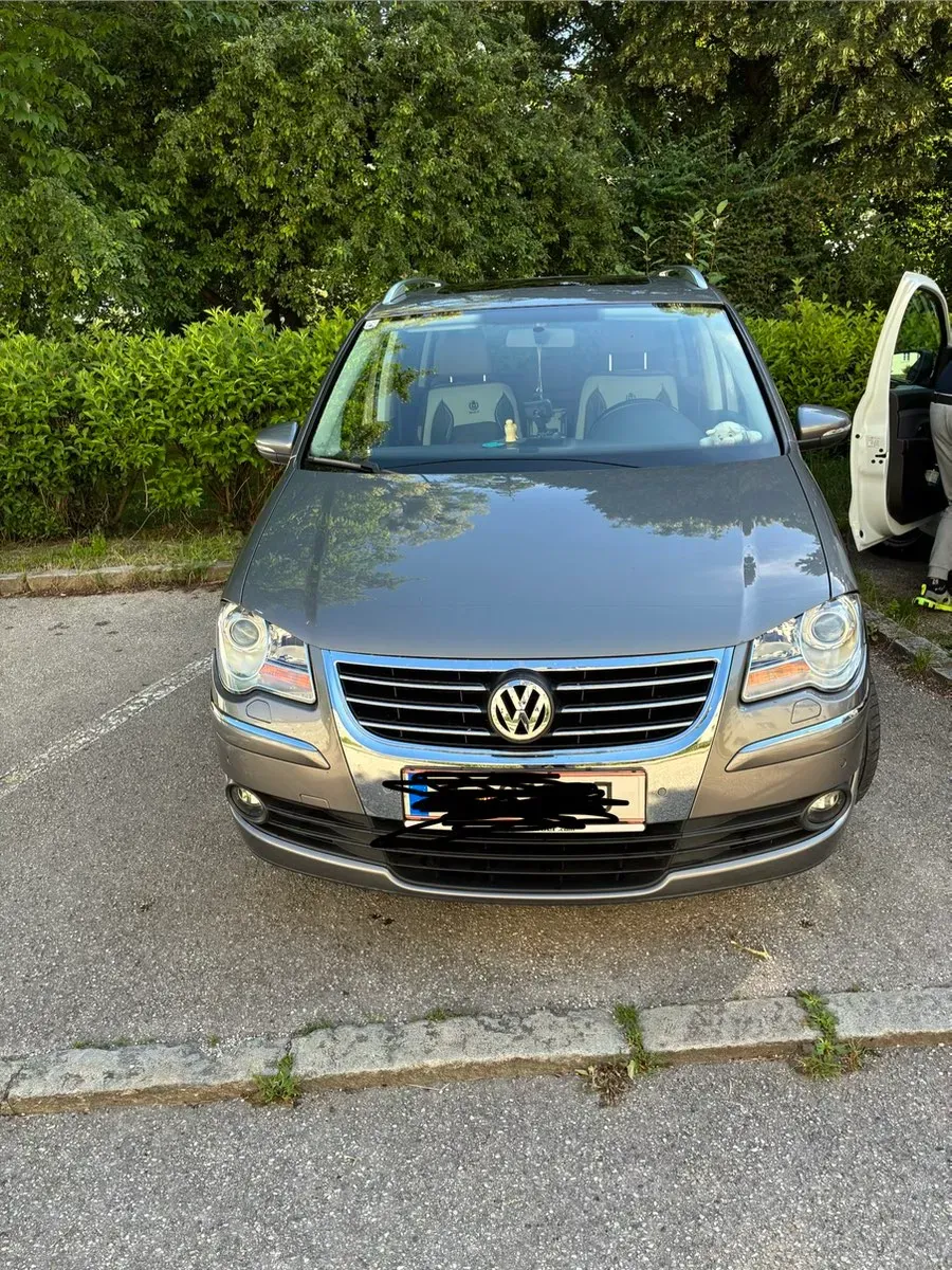 Volkswagen Touran 2009 photo 2
