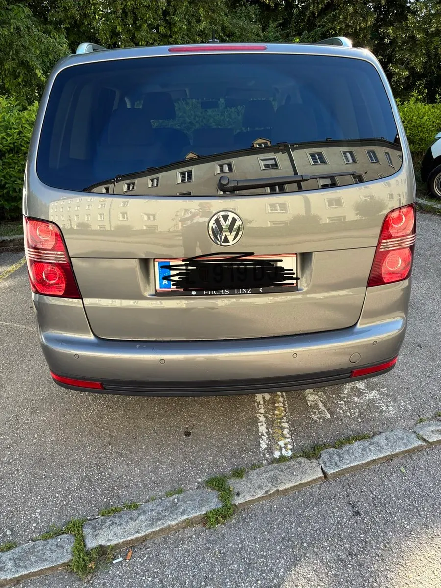 Volkswagen Touran 2009 photo 3
