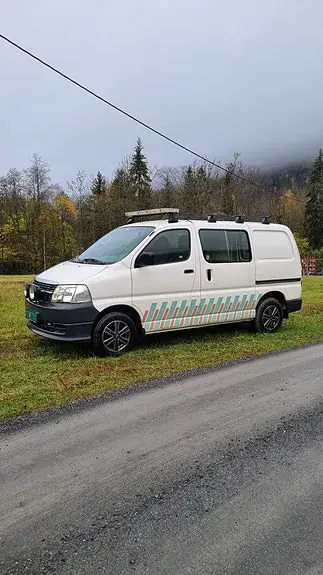 Toyota Hiace 2009 photo 2