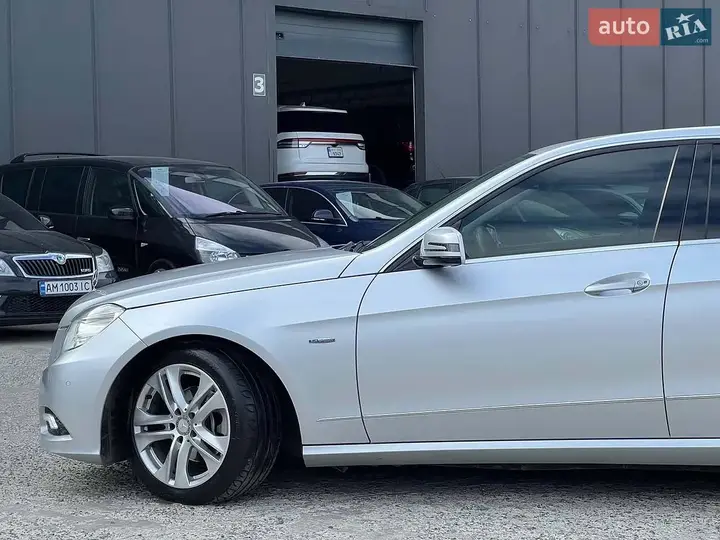Mercedes-Benz E-Class 2009 photo 4