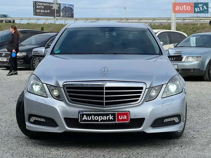 Mercedes-Benz E-Class 2009 photo 2
