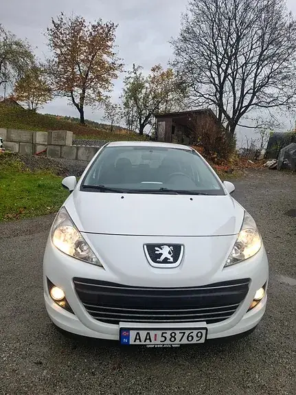 Peugeot 207 2010 photo 2