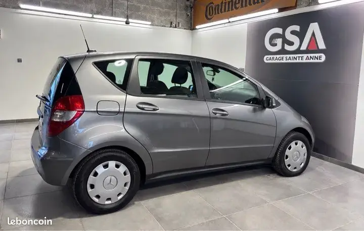 Mercedes-Benz A-Class 2010 photo 2