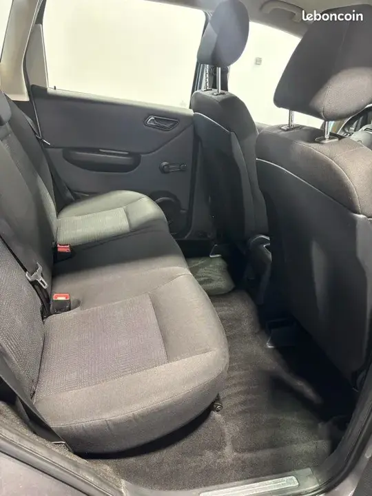 Mercedes-Benz A-Class 2010 photo 4