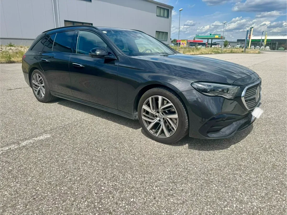 Mercedes-Benz E-Class 2024 photo 2