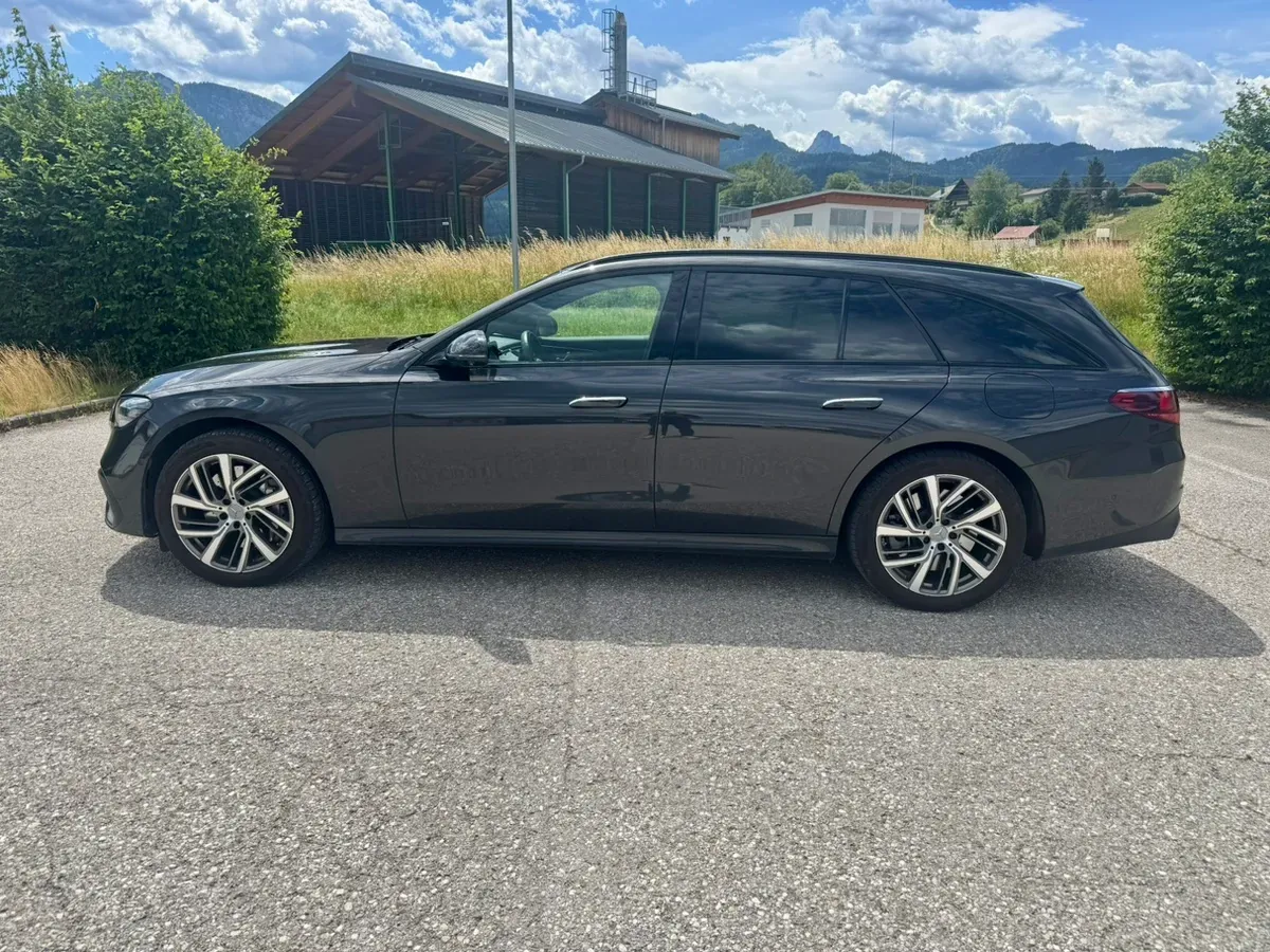 Mercedes-Benz E-Class 2024 photo 3