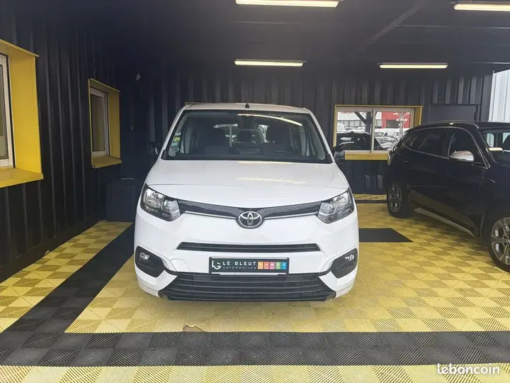 Toyota Proace City Verso 2023 photo 2