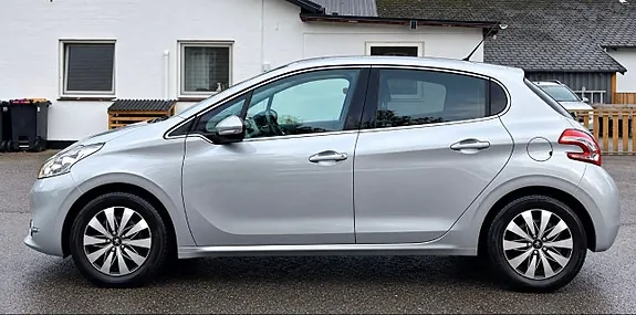 Peugeot 208 2015 photo 5