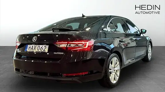 Skoda Superb 2016 photo 2