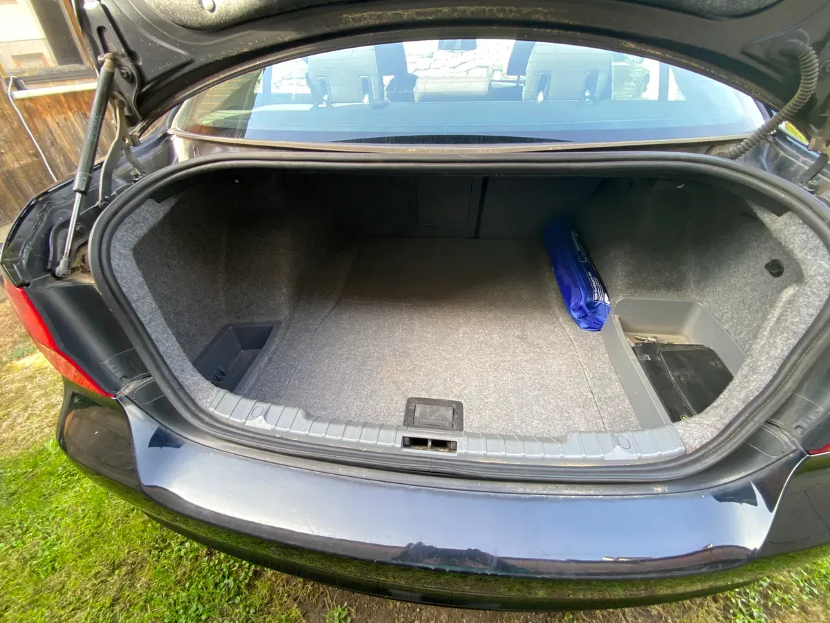 BMW 3 Series 2012 photo 2