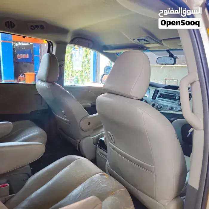 Toyota Sienna 2012 photo 2